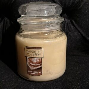 Gingerbread maple candle